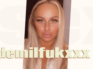 Blondemilfukxxx