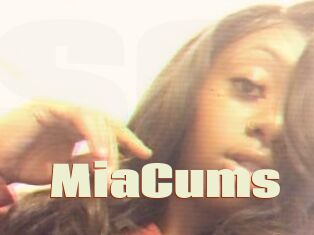 MiaCums